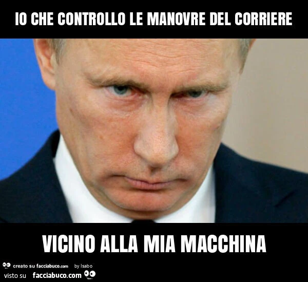Io che controllo le manovre del corriere vicino alla mia macchina