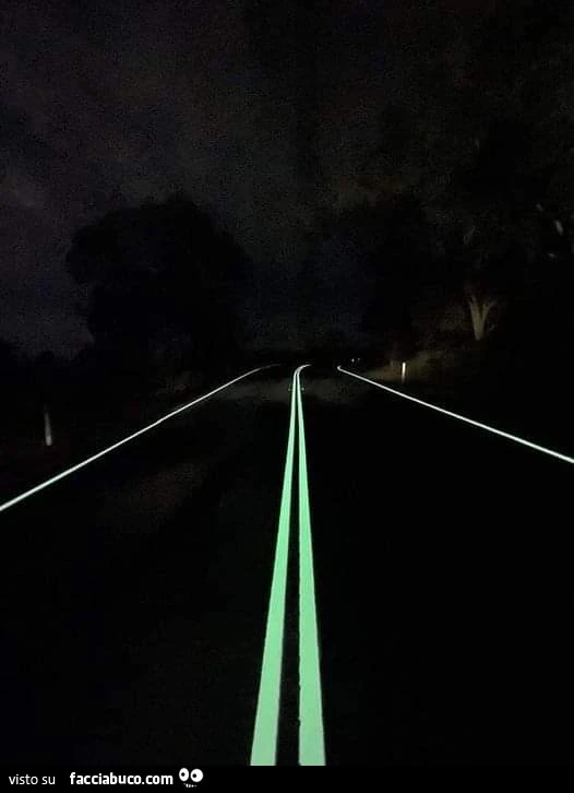 Strada fosforescente