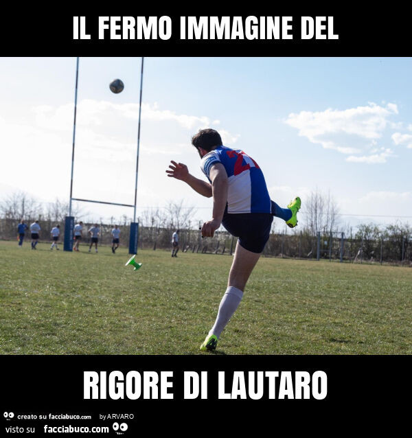 Il fermo immagine del rigore di lautaro