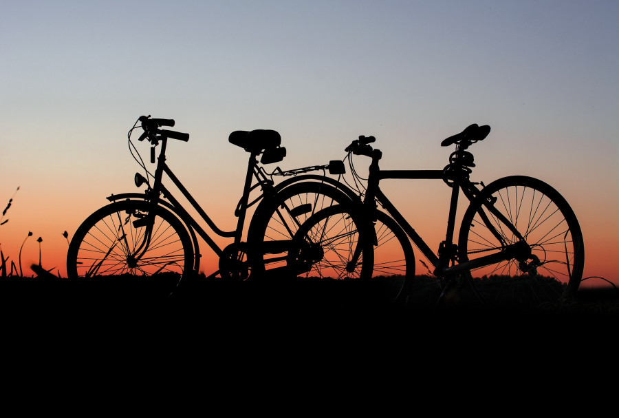 Due biciclette nella sera