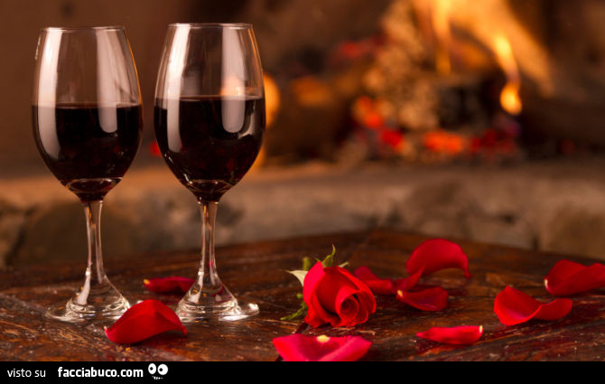 Vino rosso e rose rosse