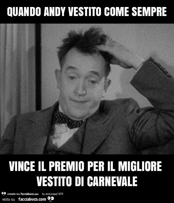 Quando andy vestito come sempre vince il premio per il migliore vestito di carnevale