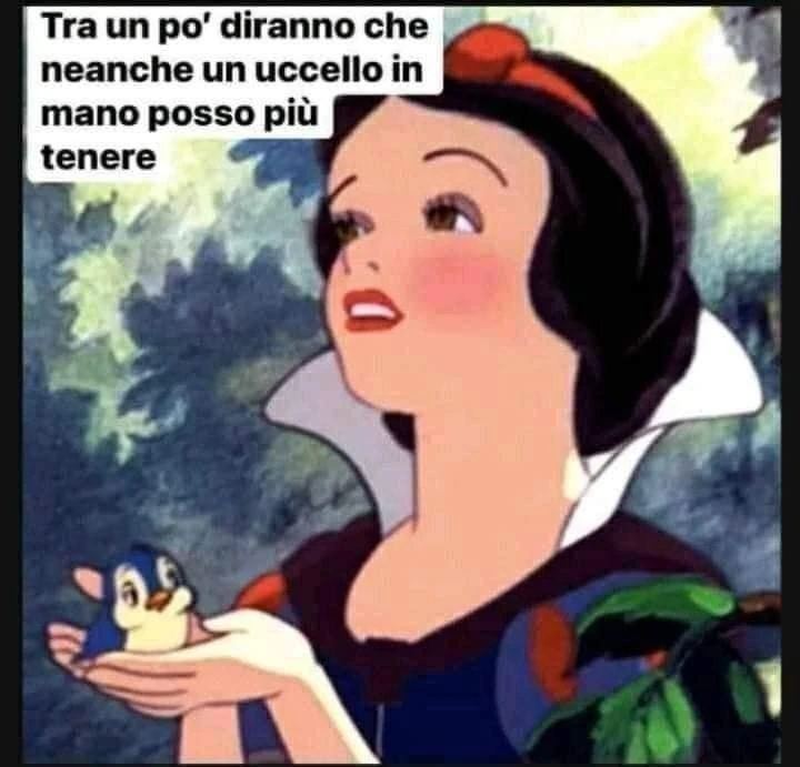 Biancaneve e l'uccello in mano