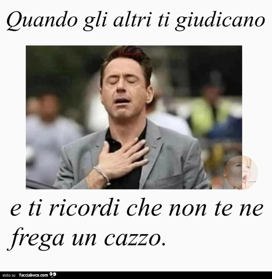 Quando gli altri ti giudicano e ti ricordi che non te ne frega un cazzo