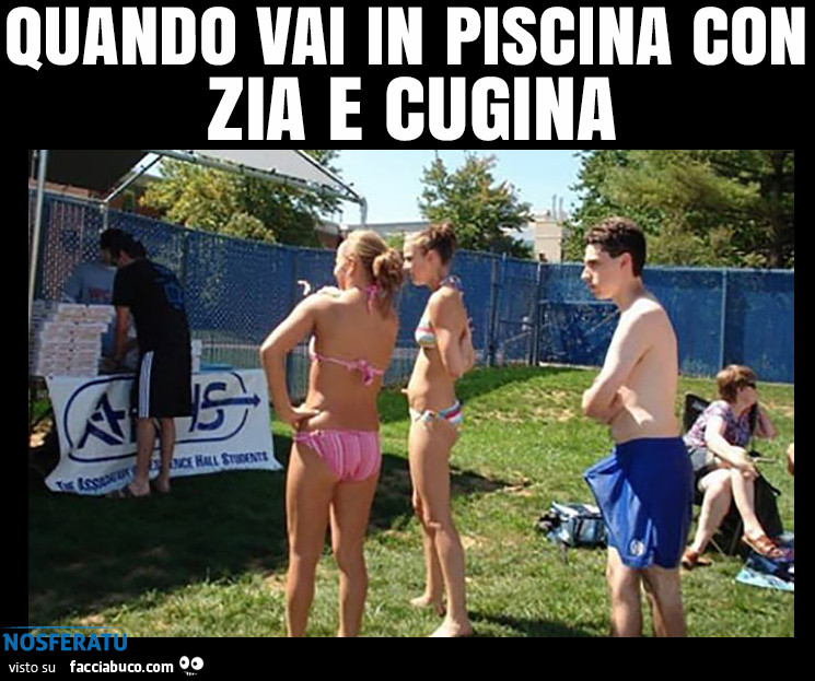 Quando vai in piscina con Zia e Cugina