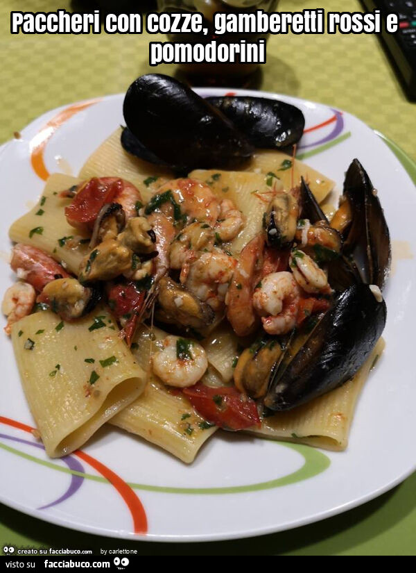 Paccheri con cozze, gamberetti rossi e pomodorini